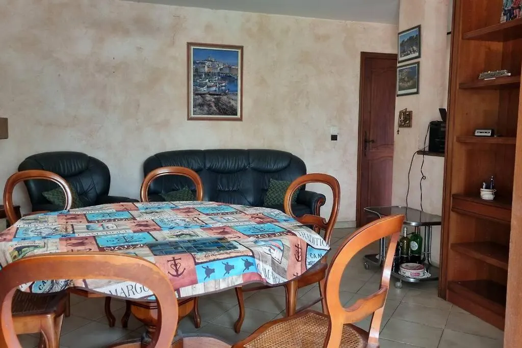 Maison Rez De Jardin 2 A 4 Personnes Le Lavandou