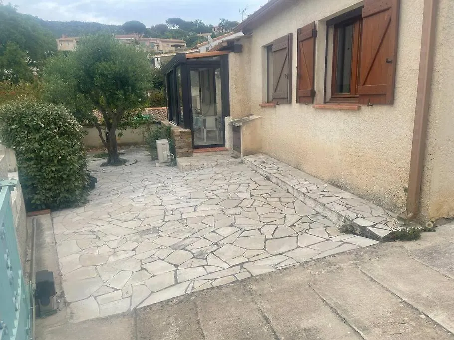 Maison Rez De Jardin 2 A 4 Personnes Le Lavandou 0*,  France